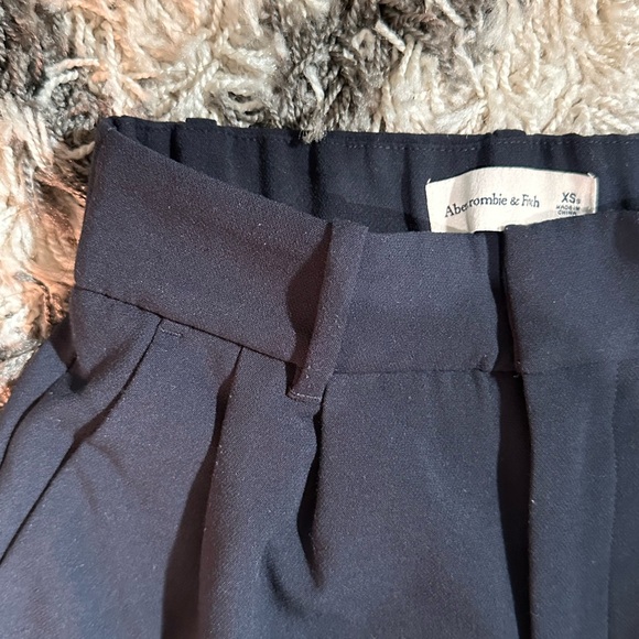 A&F Sloane Tailored Wide Leg Pant in Navy - Picture 10 of 12